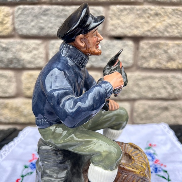 Vintage Royal Doulton's 'The Lobster Man' - Picture 4 of 9